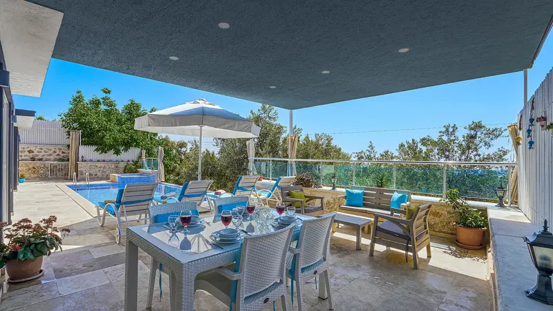 Üzümlü’de doğa manzaralı kiralık villa, fotoğraf 3