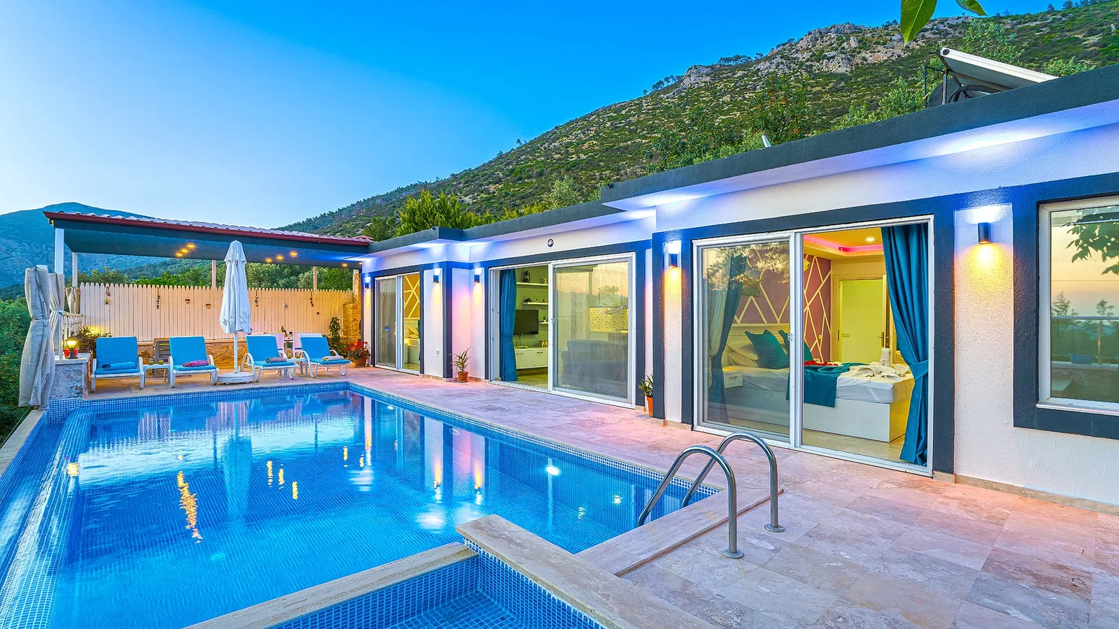 Üzümlü’de korunaklı havuzlu kiralık villa