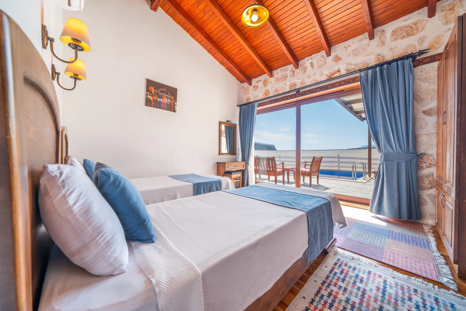 Üzümlü’de Balayı Çiftlerine Uygun, Korunaklı Havuzlu, 2 Yatak Odalı, Ekonomik Villa
