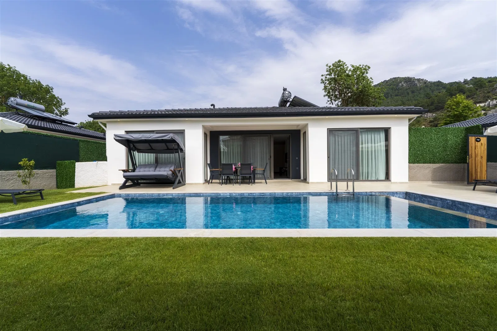 Fethiye’de korunaklı havuzlu kiralık villa