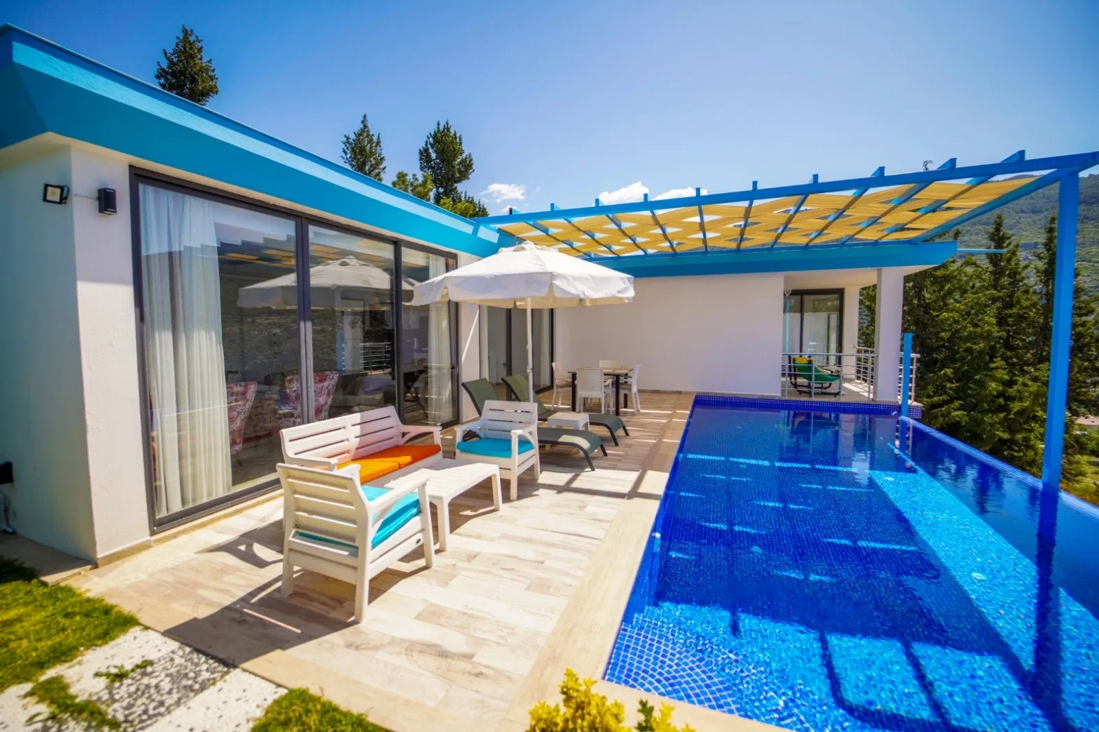 İslamlar’da korunaklı havuzlu kiralık villa