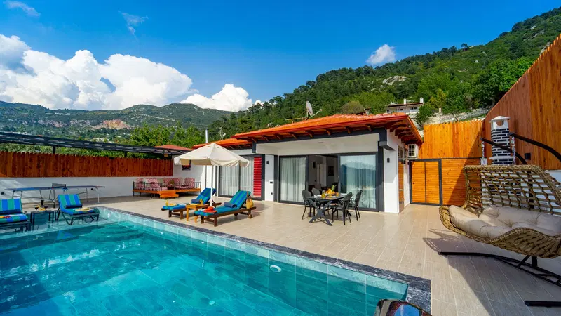 İslamlar’da korunaklı havuzlu kiralık villa