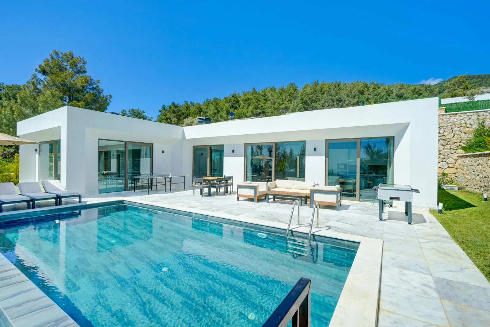 İslamlar’da korunaklı havuzlu kiralık villa