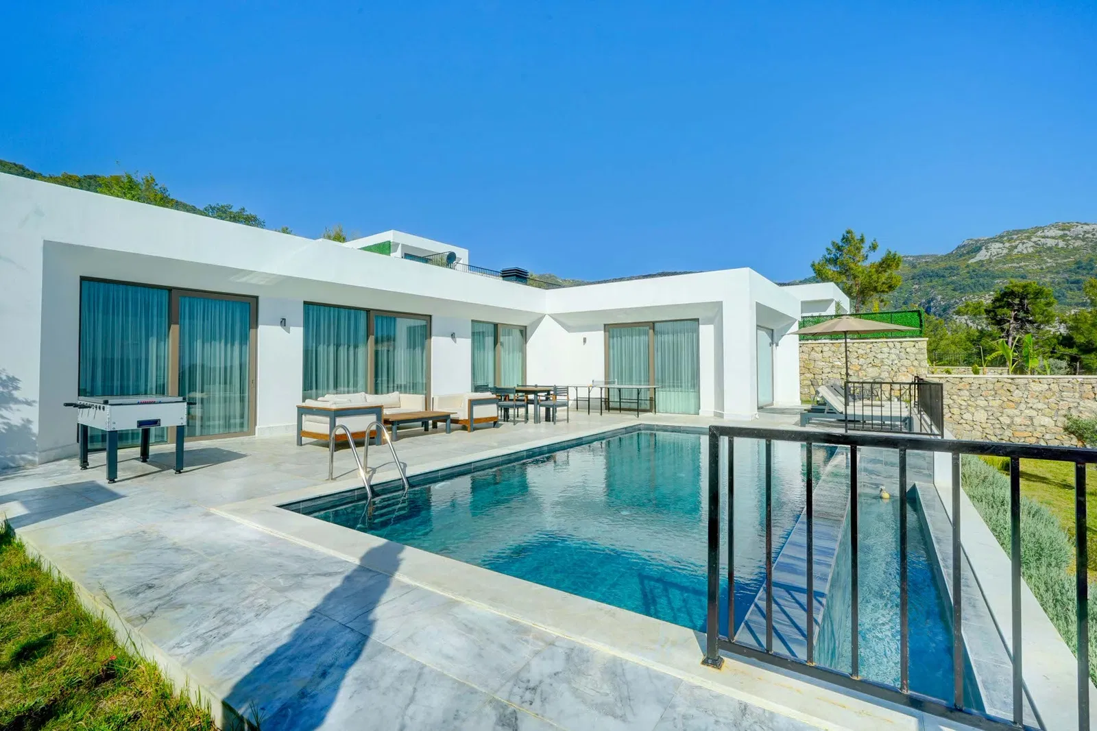 İslamlar’da korunaklı havuzlu kiralık villa