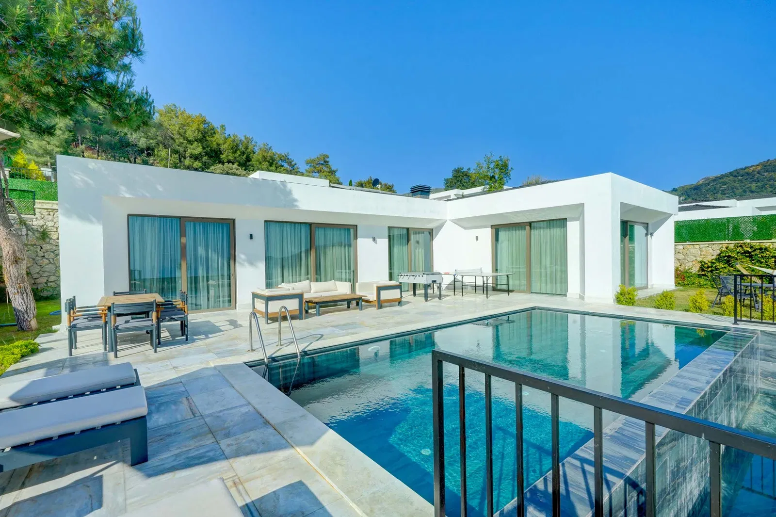 İslamlar’da korunaklı havuzlu kiralık villa