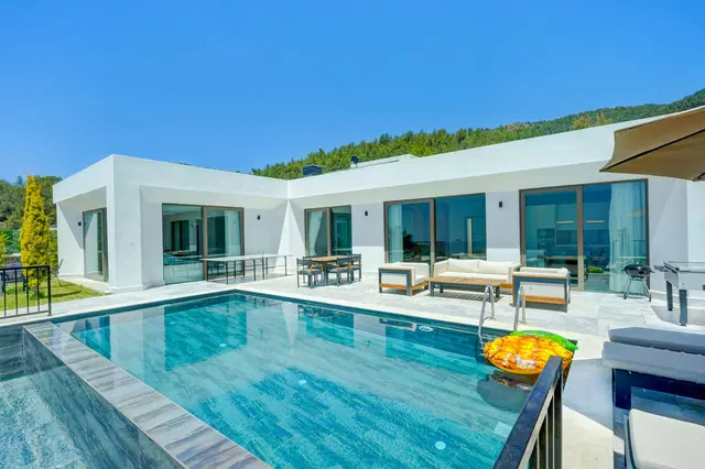 Balayına Uygun İslamlar’da 3 Yatak Odalı Korunaklı Havuzlu Lüks Villa