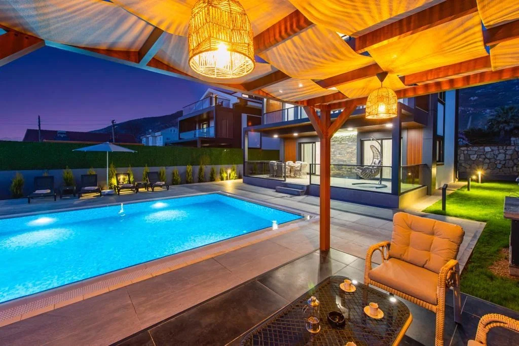 Fethiye’de Huzurlu, Korunaklı Havuzlu, 4 Yatak Odalı, Lüks Villa