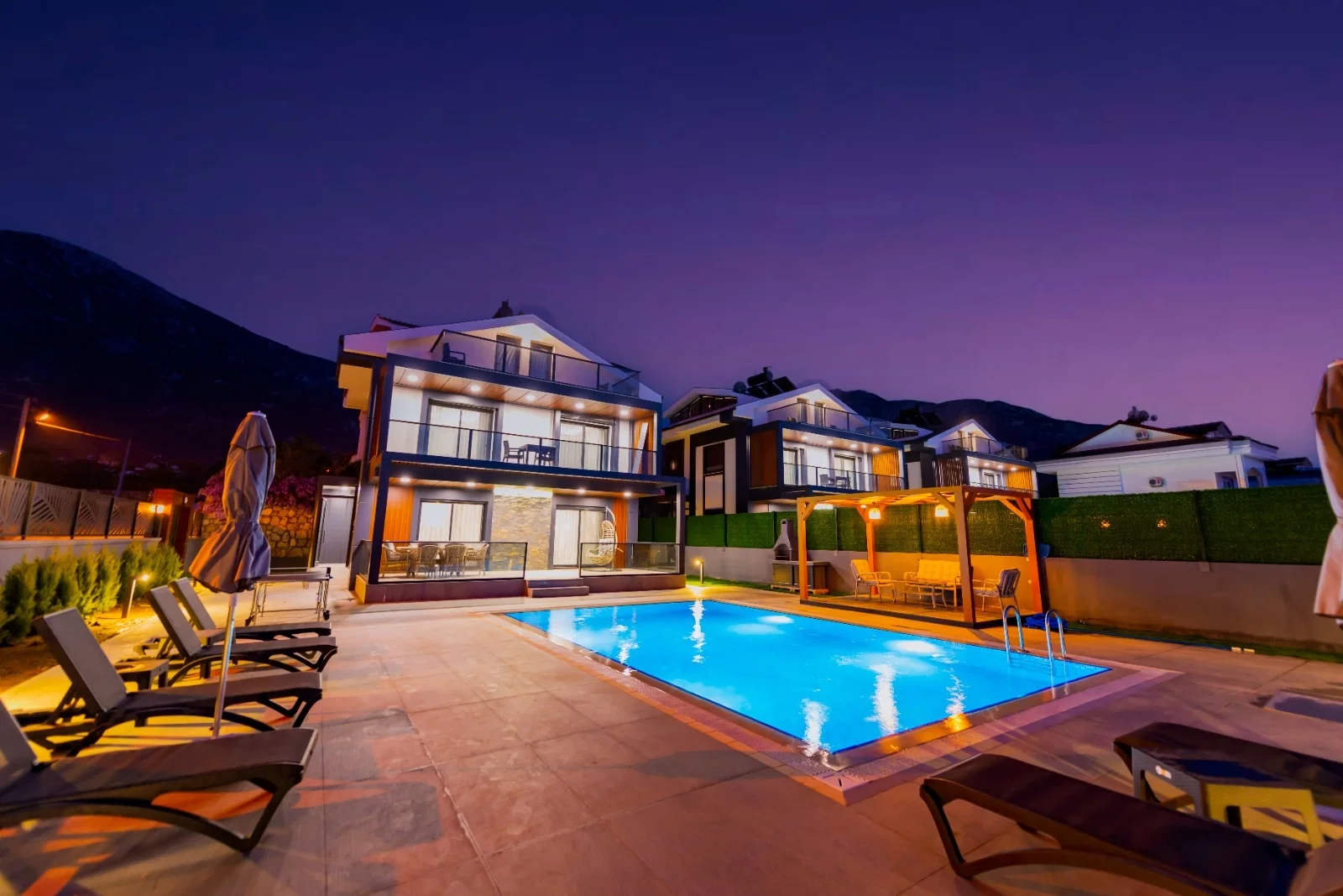 Fethiye’de Huzurlu, Korunaklı Havuzlu, 4 Yatak Odalı, Lüks Villa