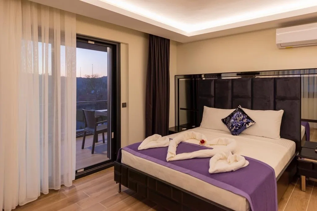 Fethiye’de Huzurlu, Korunaklı Havuzlu, 4 Yatak Odalı, Lüks Villa