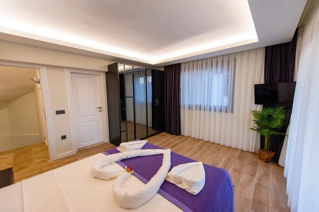 Fethiye’de Huzurlu, Korunaklı Havuzlu, 4 Yatak Odalı, Lüks Villa