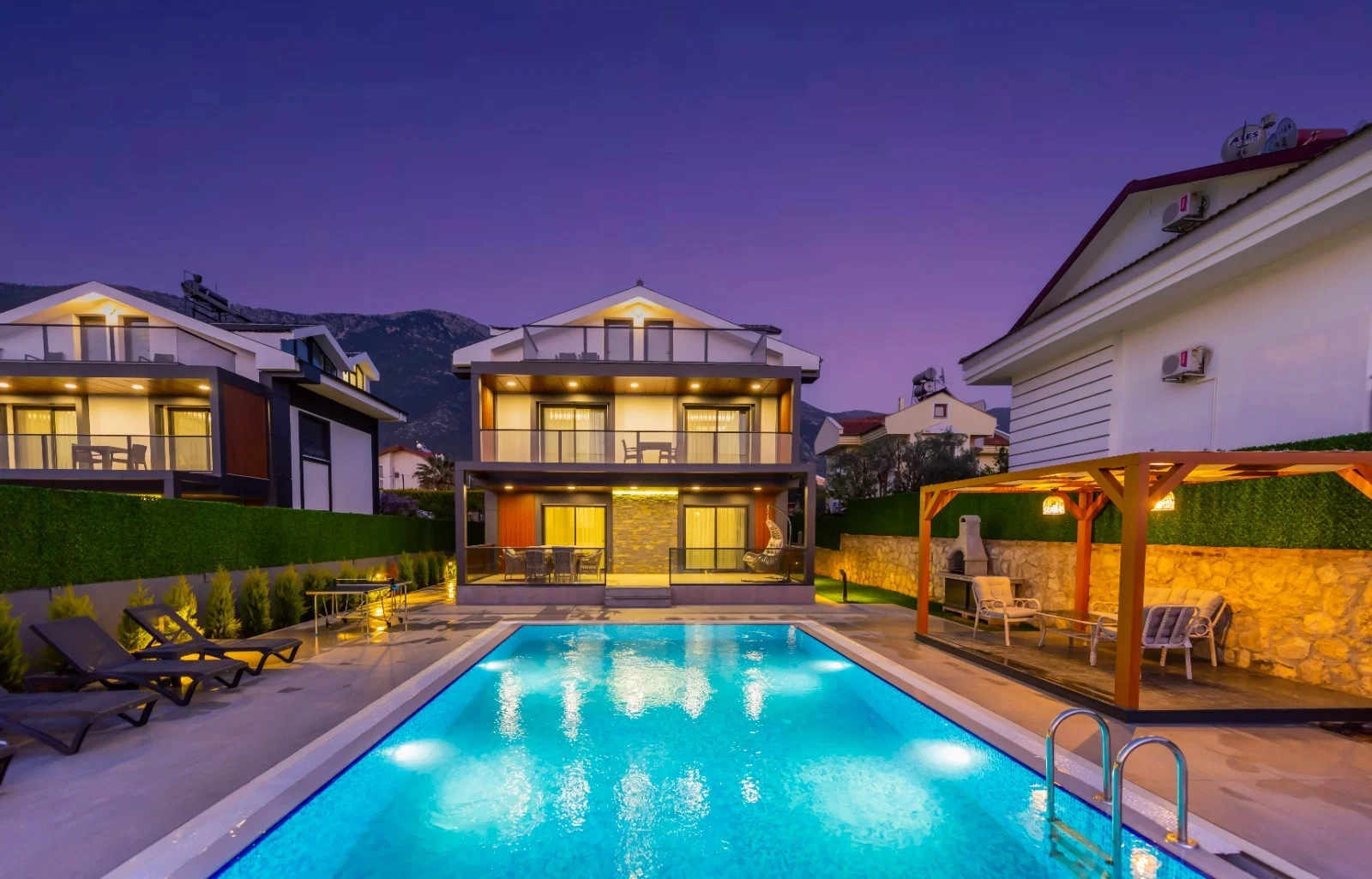 Fethiye’de Huzurlu, Korunaklı Havuzlu, 4 Yatak Odalı, Lüks Villa