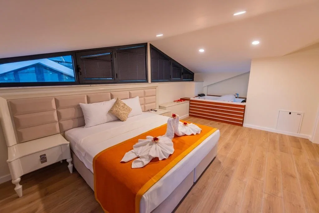 Fethiye’de Huzurlu, Korunaklı Havuzlu, 4 Yatak Odalı, Lüks Villa