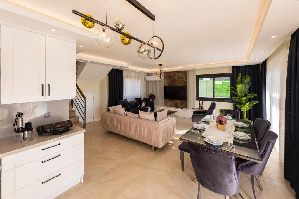 Fethiye’de Huzurlu, Korunaklı Havuzlu, 4 Yatak Odalı, Lüks Villa