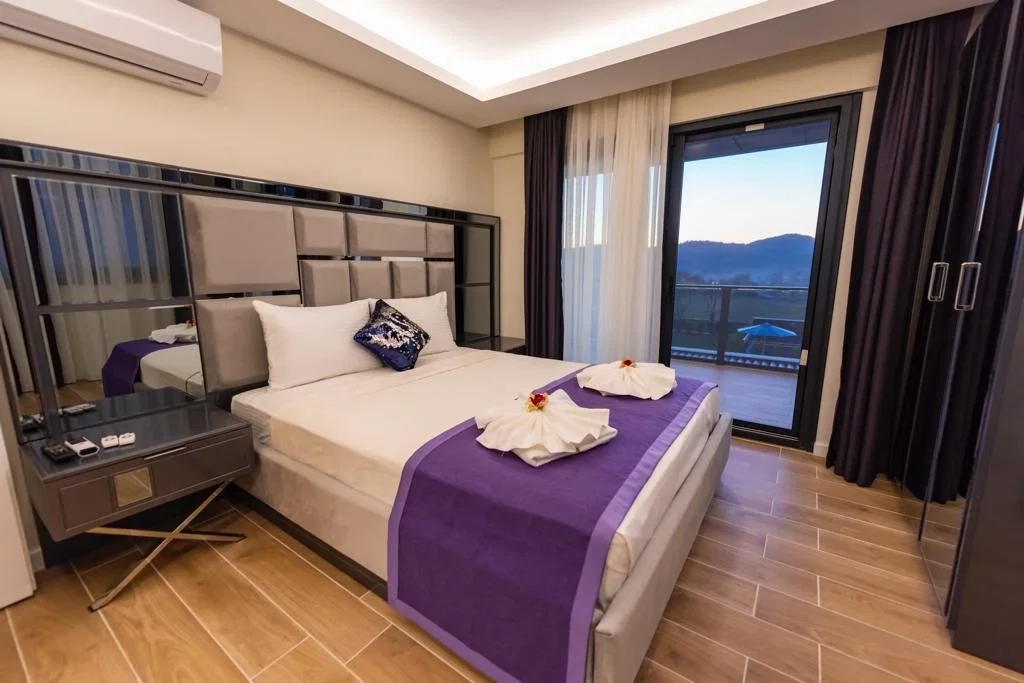 Fethiye’de Huzurlu, Korunaklı Havuzlu, 4 Yatak Odalı, Lüks Villa