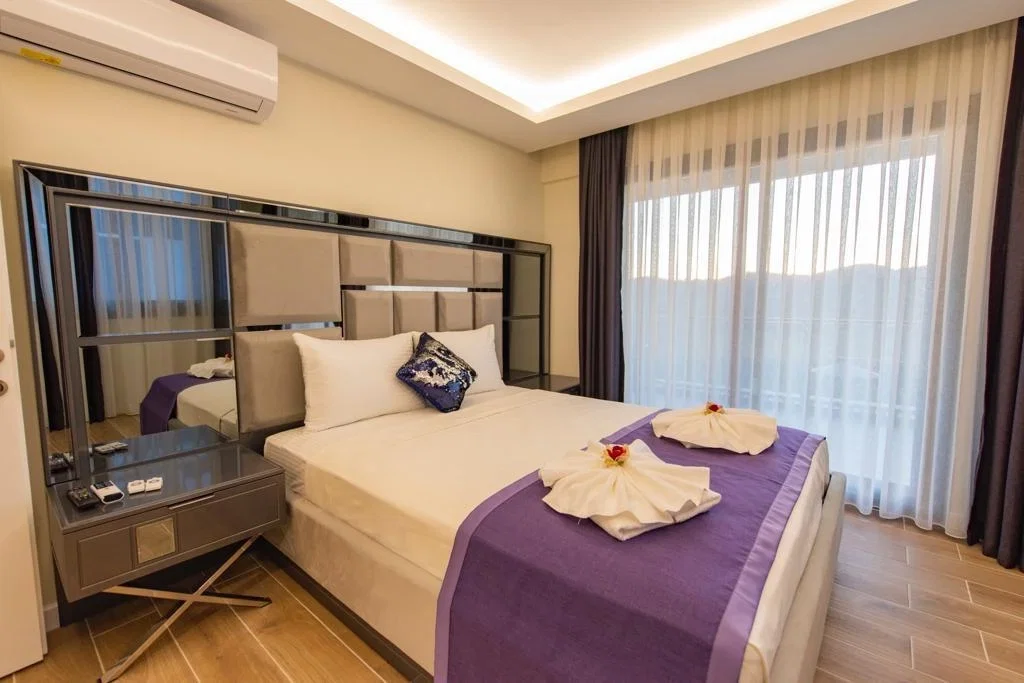 Fethiye’de Huzurlu, Korunaklı Havuzlu, 4 Yatak Odalı, Lüks Villa