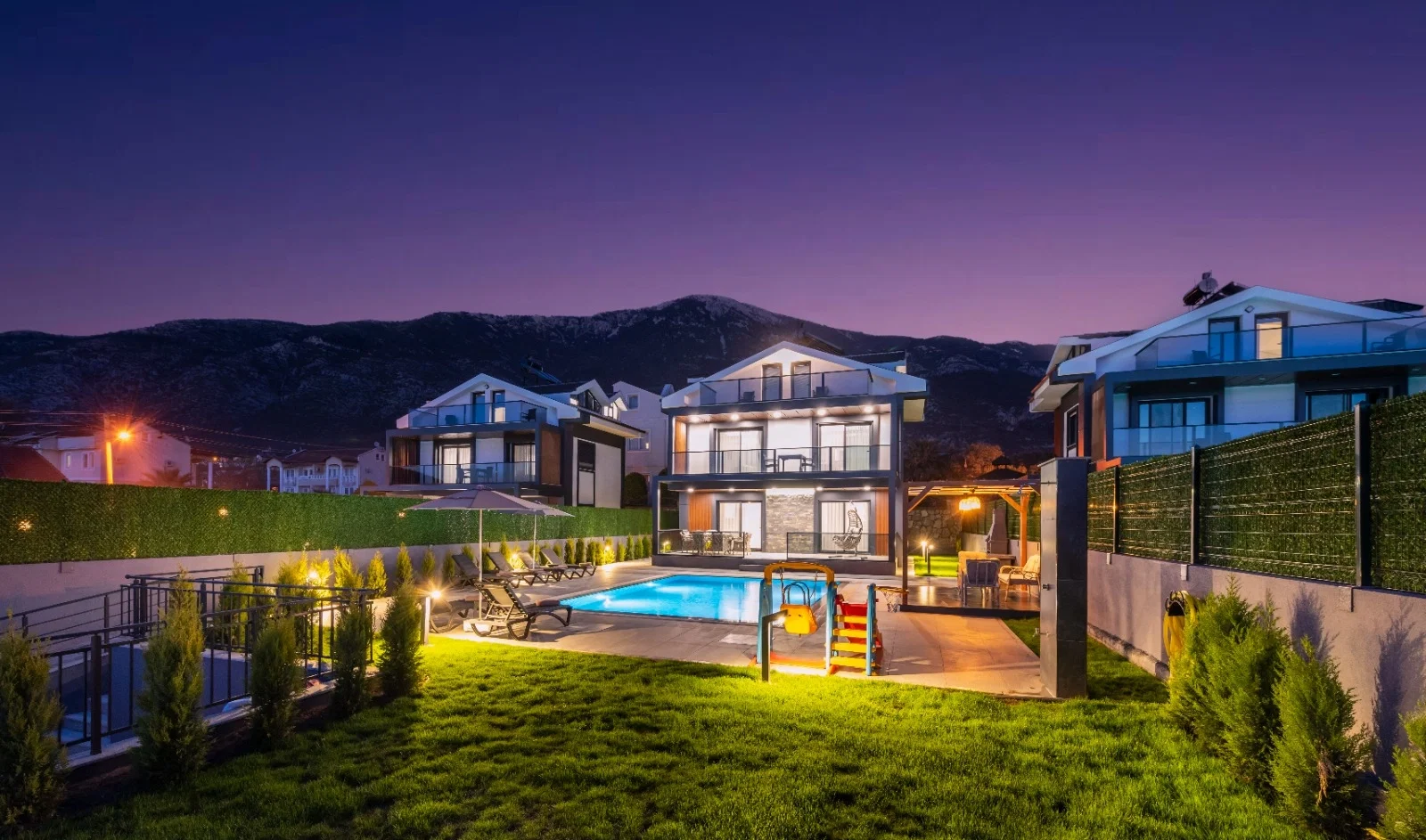 Fethiye’de Huzurlu, Korunaklı Havuzlu, 4 Yatak Odalı, Lüks Villa