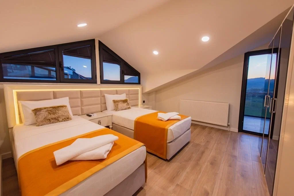 Fethiye’de Huzurlu, Korunaklı Havuzlu, 4 Yatak Odalı, Lüks Villa