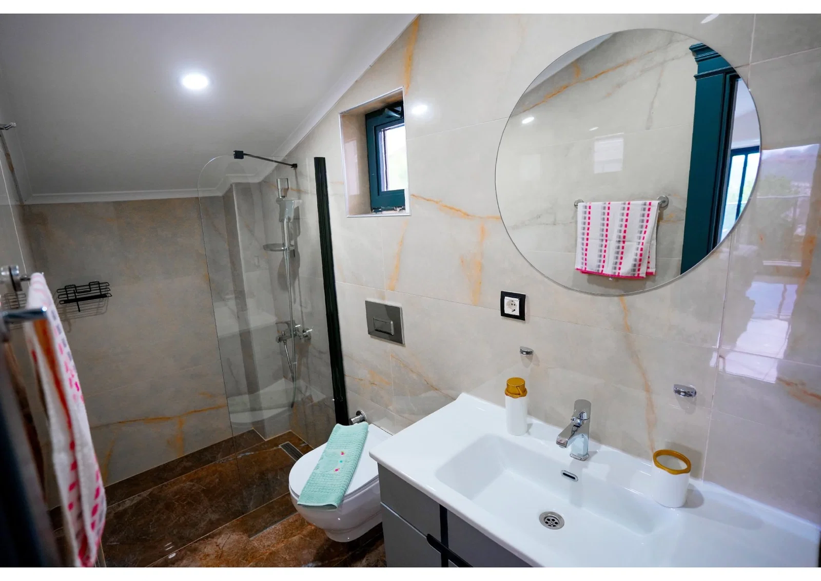 Fethiye’de Sakin Konumda, Isıtmalı Havuzlu, 4 Yatak Odalı, Lüks Villa