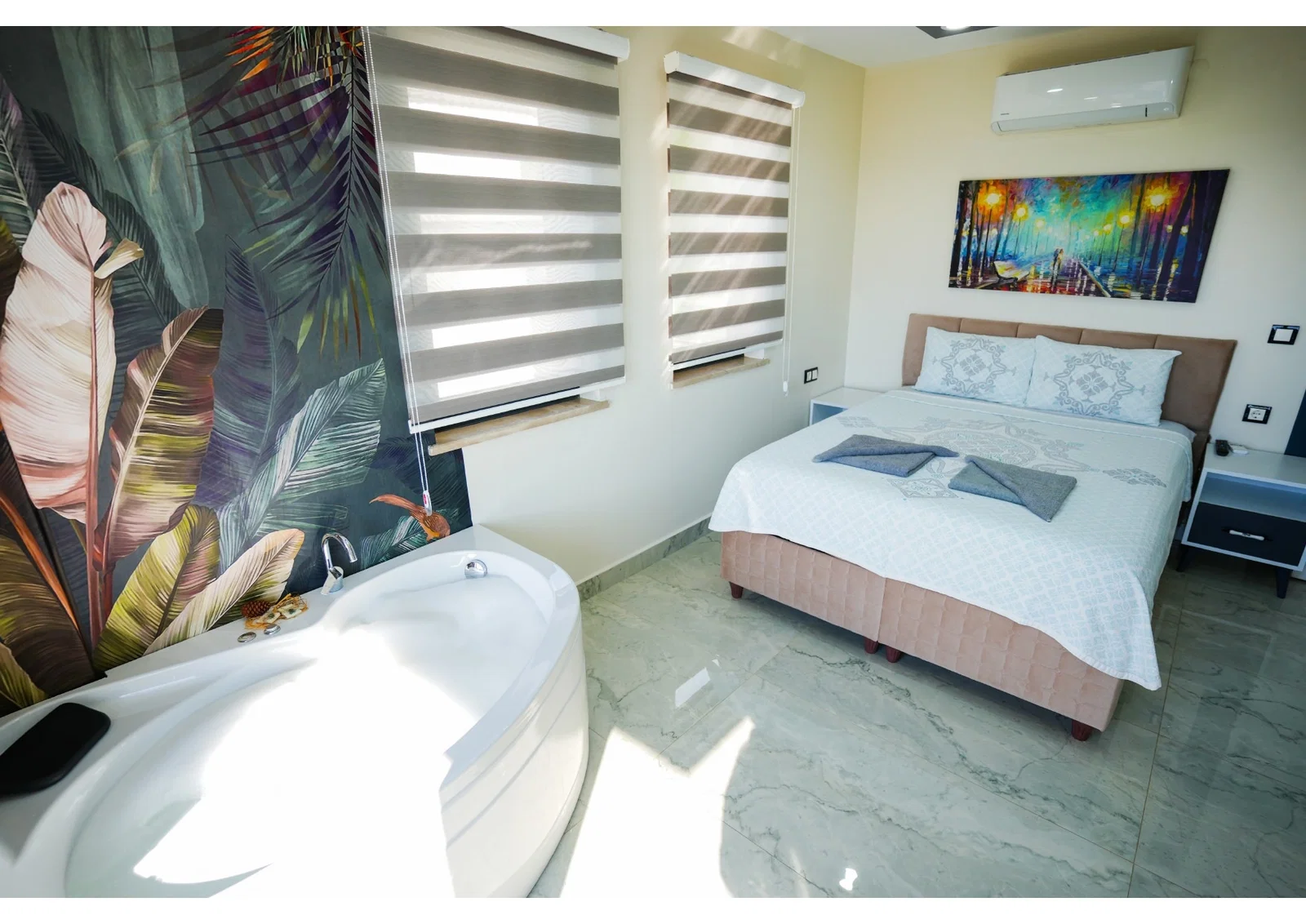 Fethiye’de Sakin Konumda, Isıtmalı Havuzlu, 4 Yatak Odalı, Lüks Villa