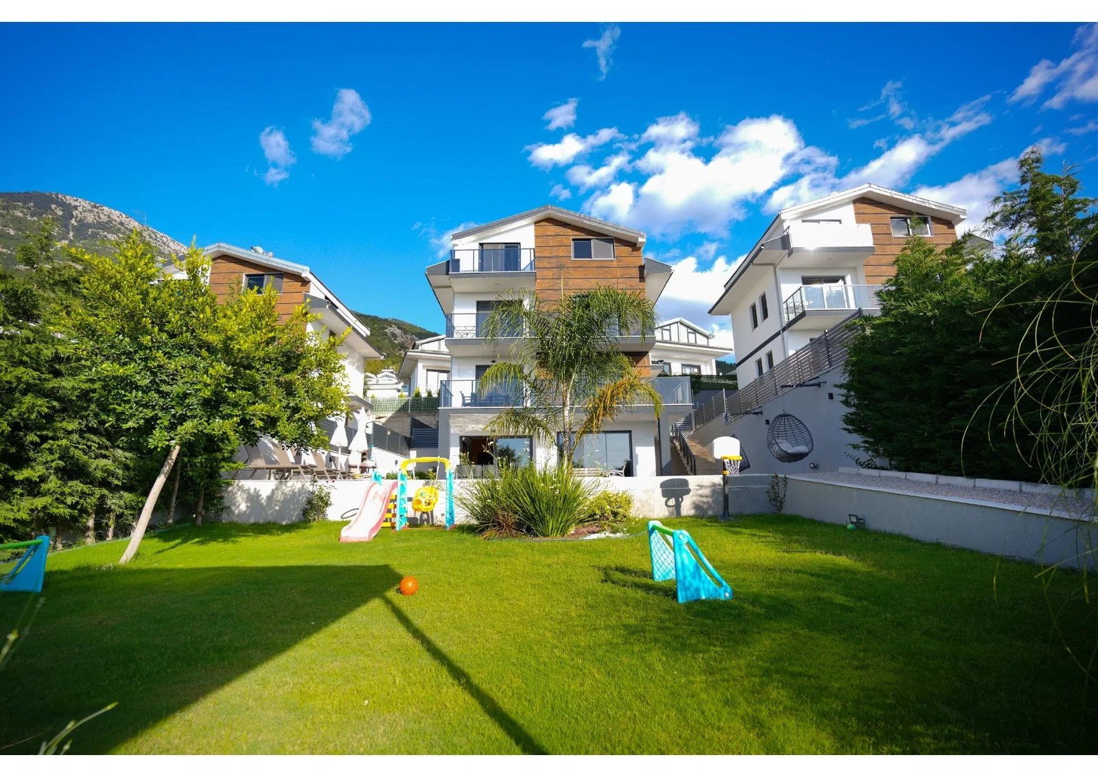 Fethiye’de Sakin Konumda, Isıtmalı Havuzlu, 4 Yatak Odalı, Lüks Villa
