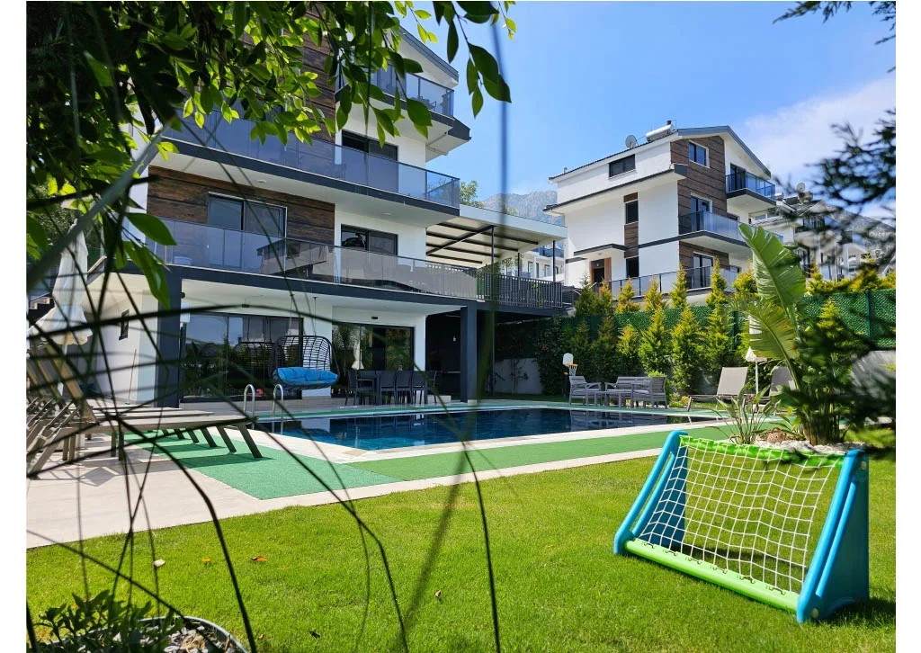 Fethiye’de Sakin Konumda, Isıtmalı Havuzlu, 4 Yatak Odalı, Lüks Villa