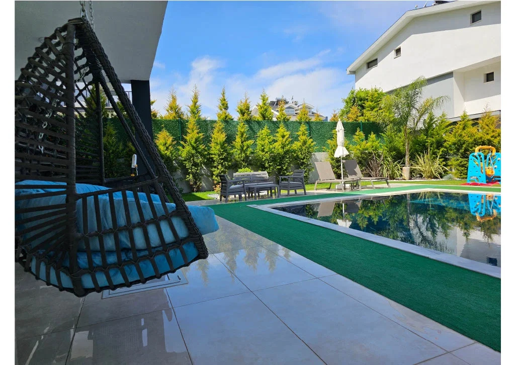Fethiye’de Sakin Konumda, Isıtmalı Havuzlu, 4 Yatak Odalı, Lüks Villa