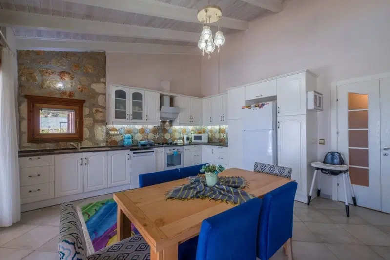 Üzümlü’de korunaklı havuzlu kiralık villa, fotoğraf 8
