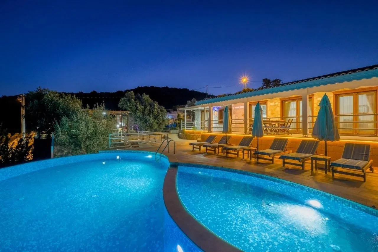 Üzümlü’de korunaklı havuzlu kiralık villa