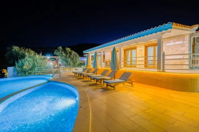 Üzümlü’de jakuzili kiralık villa, fotoğraf 2