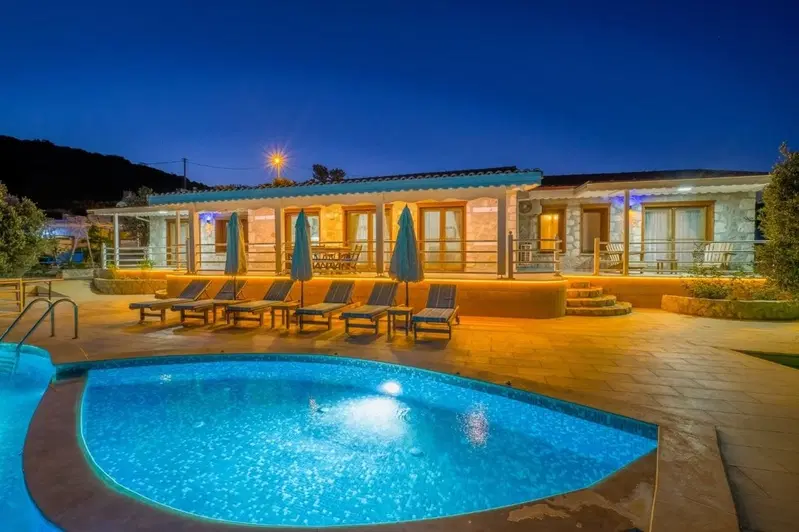 Üzümlü’de çocuk havuzlu kiralık villa, fotoğraf 3