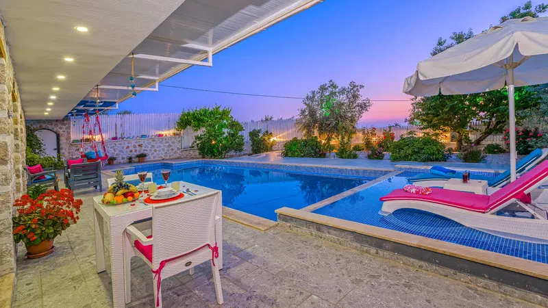 Üzümlü’de jakuzili kiralık villa, fotoğraf 3