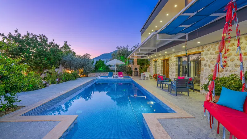 Üzümlü’de ısıtmalı havuzlu kiralık villa, fotoğraf 2