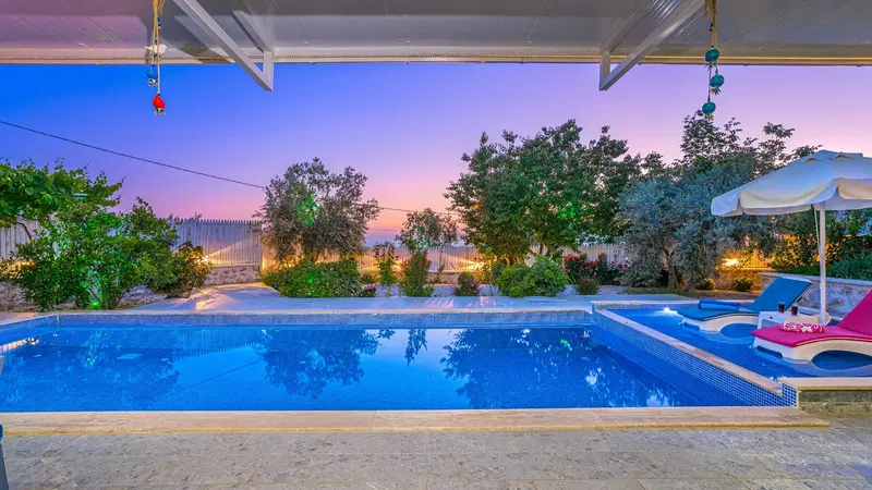 Üzümlü’de bahçeli kiralık villa, fotoğraf 5