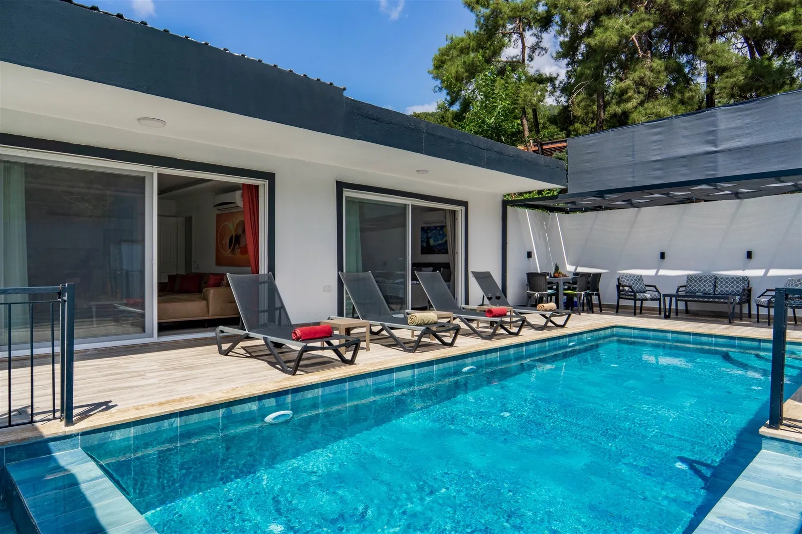 İslamlar’da korunaklı havuzlu kiralık villa