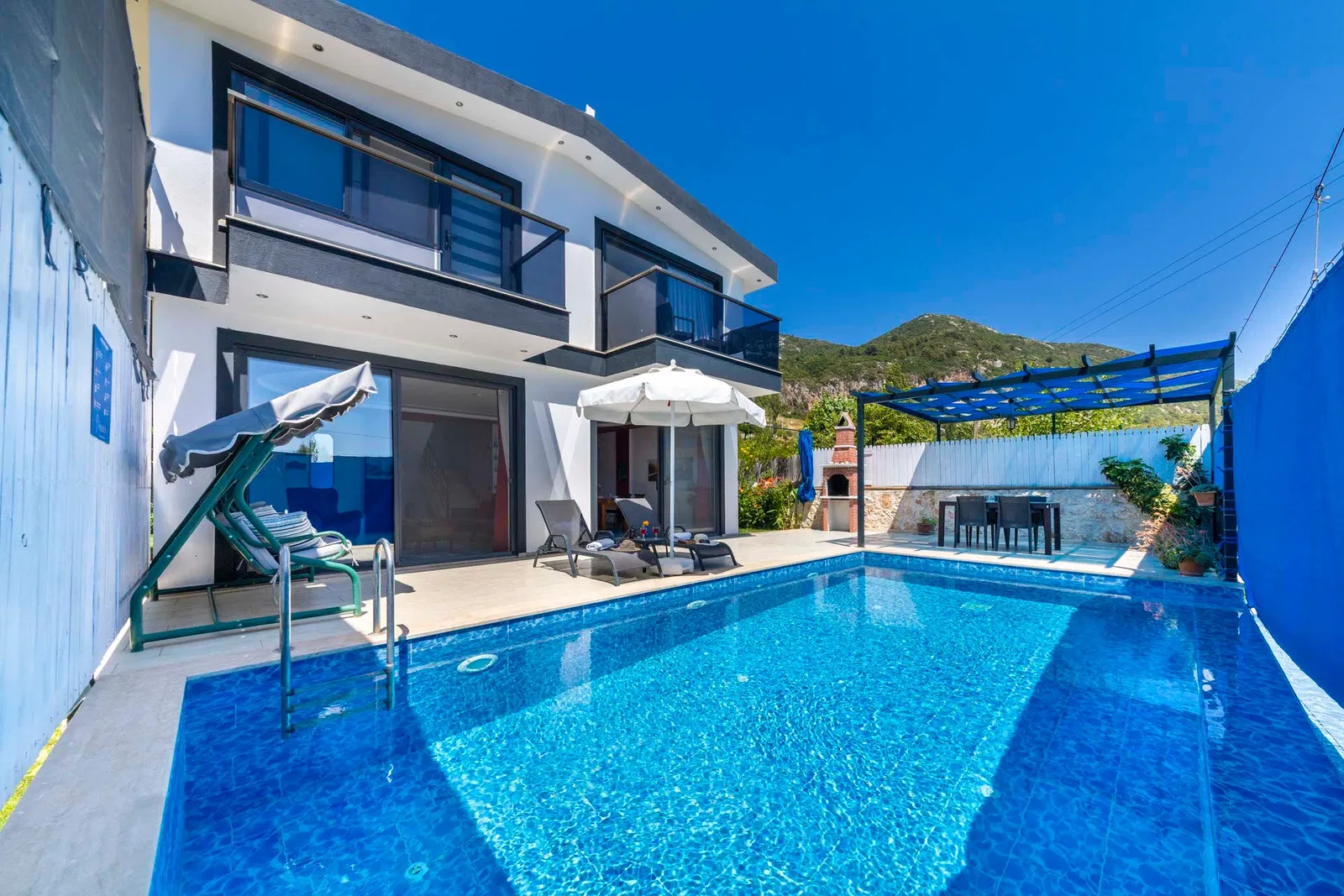 İslamlar’da korunaklı havuzlu kiralık villa