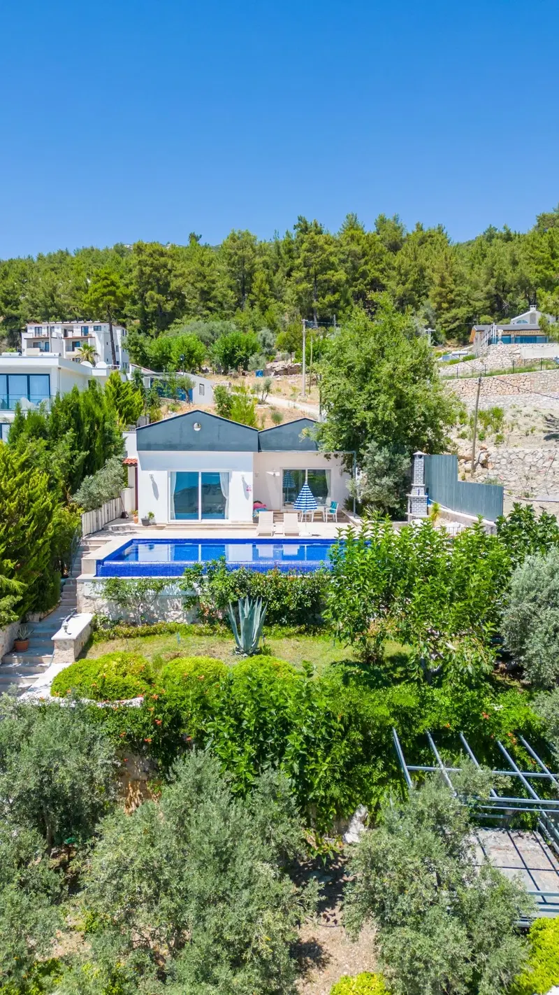 İslamlar’da korunaklı havuzlu kiralık villa