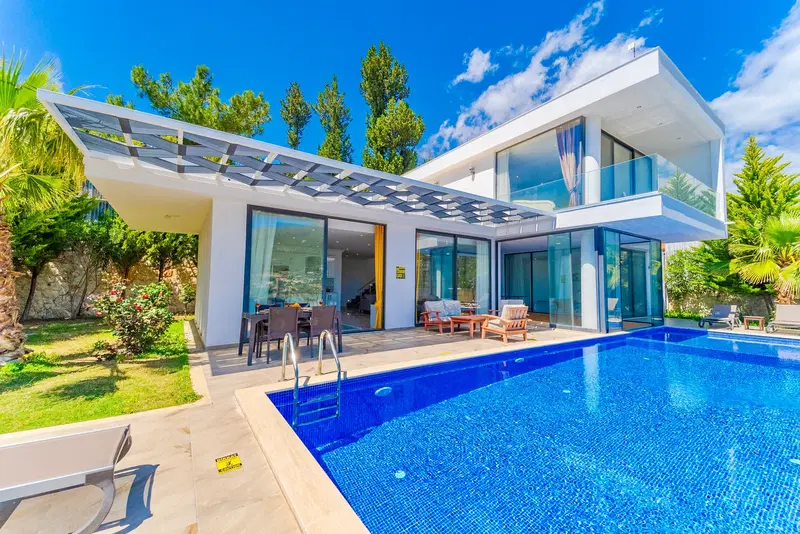 İslamlar’da korunaklı havuzlu kiralık villa