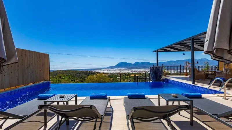 Üzümlü’de doğa manzaralı kiralık villa, fotoğraf 3