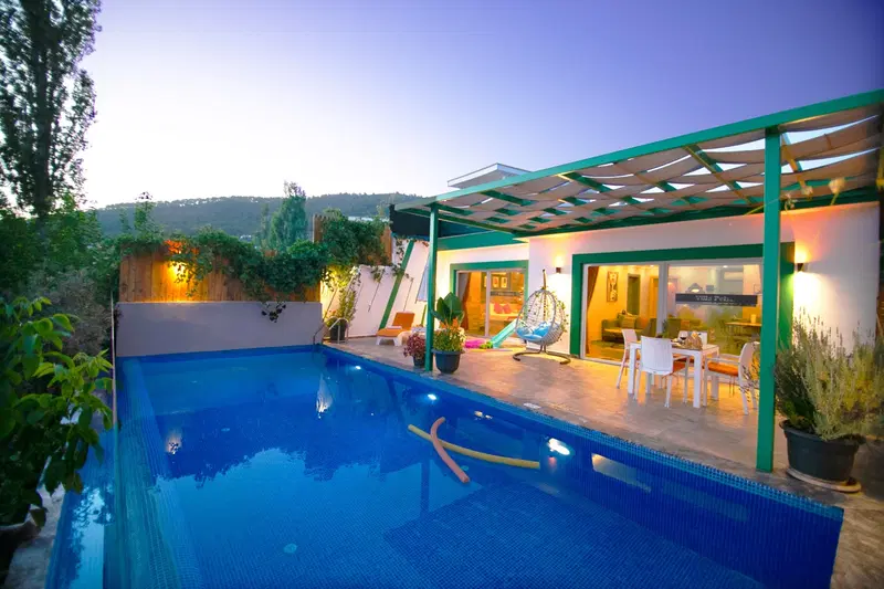 İslamlar’da korunaklı havuzlu kiralık villa