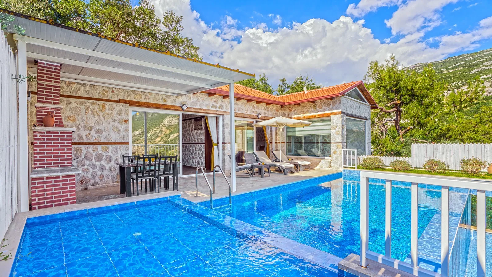 İslamlar’da korunaklı havuzlu kiralık villa