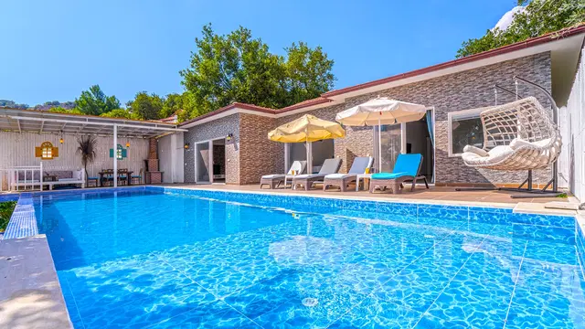 İslamlar’da Huzurlu, Korunaklı Havuzlu, 2 Yatak Odalı, Ekonomik Villa