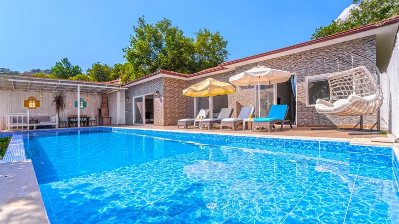 İslamlar’da korunaklı havuzlu kiralık villa