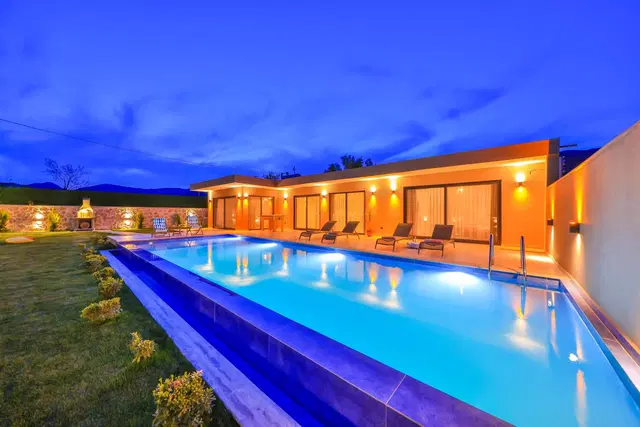 Sarıbelen Kiralık Villa: Balayı Çiftlerine Uygun, Korunaklı Havuzlu ve Jakuzili, 4 Kişilik