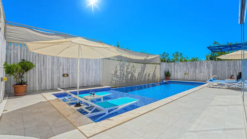 Üzümlü’de jakuzili kiralık villa, fotoğraf 3