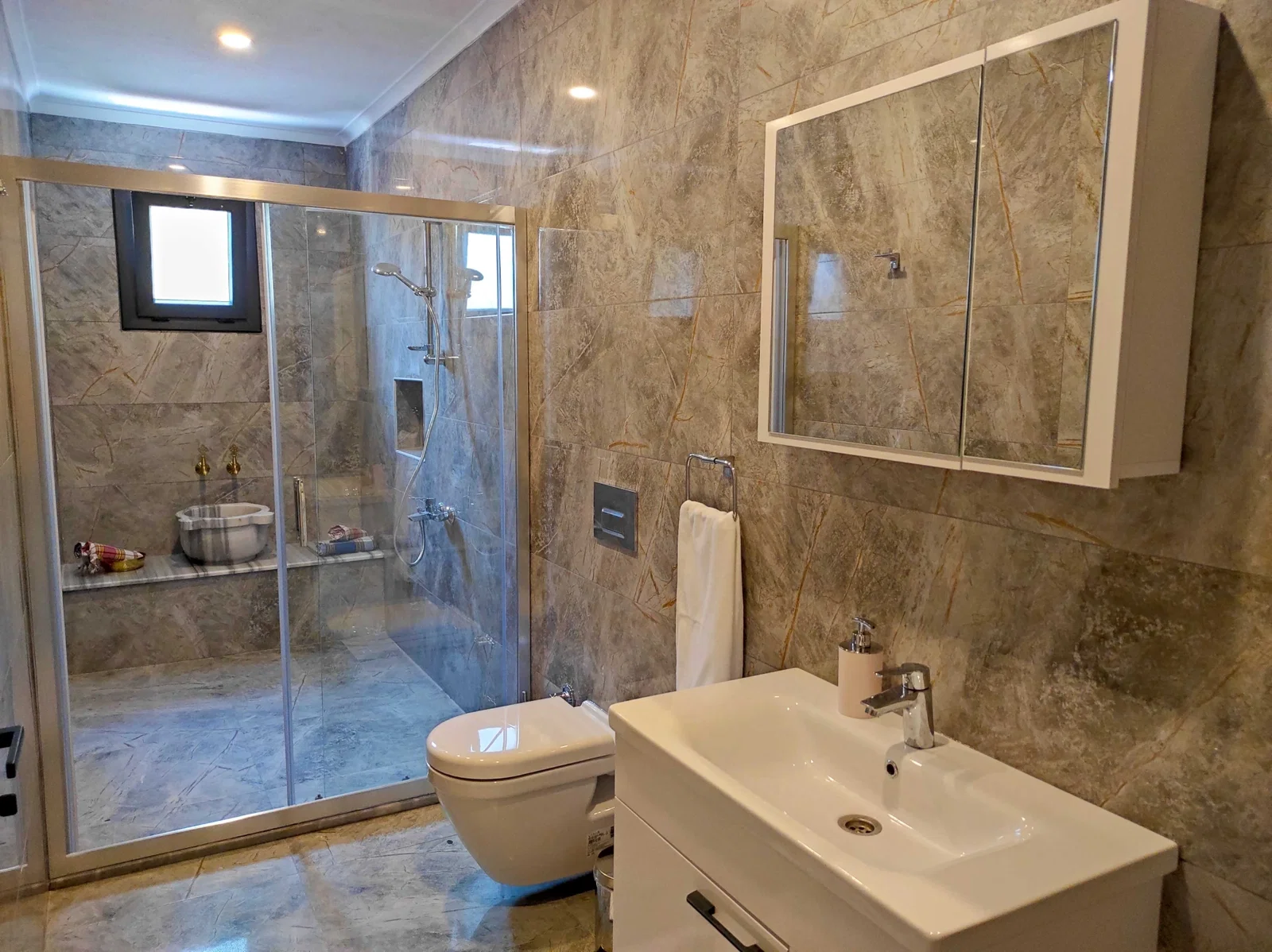 Fethiye’de Balayı Çiftlerine Uygun, Korunaklı Havuzlu, 2 Kişilik, Kiralık Villa