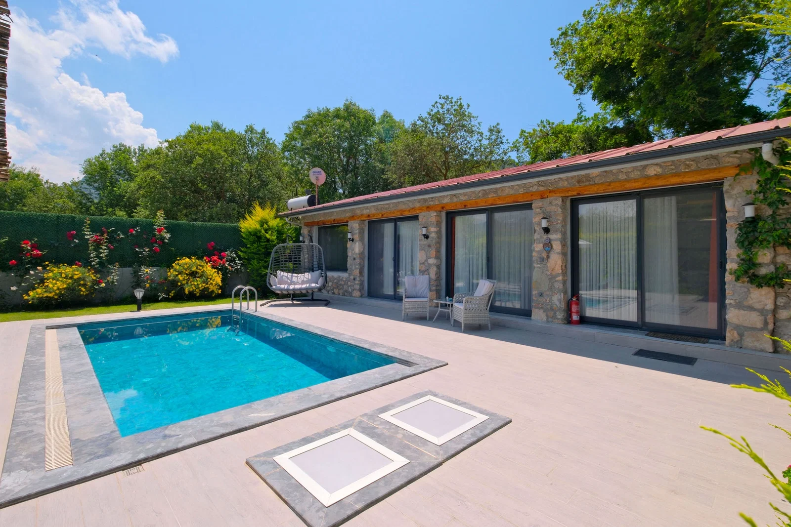 Fethiye’de Balayı Çiftlerine Uygun, Korunaklı Havuzlu, 2 Kişilik, Kiralık Villa