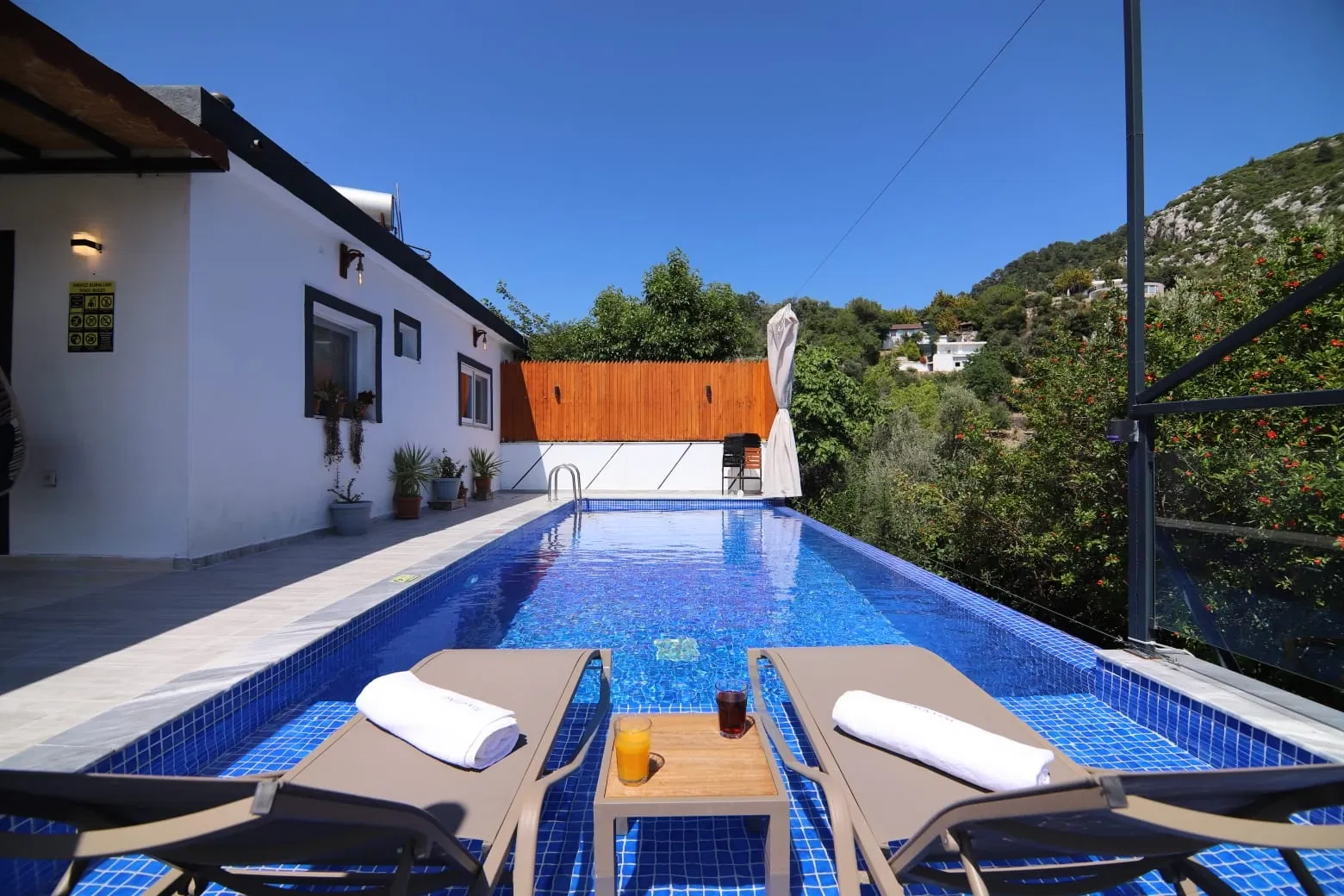 İslamlar’da korunaklı havuzlu kiralık villa