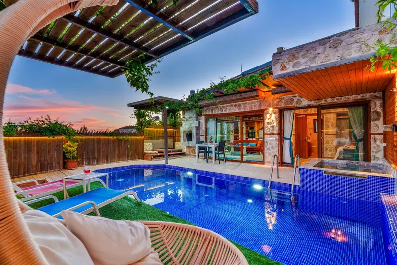 İslamlar’da korunaklı havuzlu kiralık villa