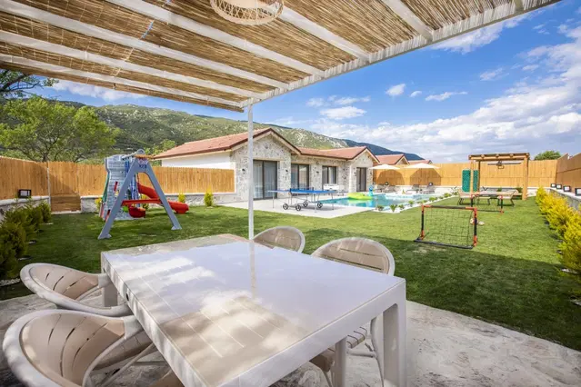 Sarıbelen’de bahçeli kiralık villa, fotoğraf 4