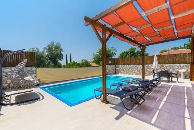 Üzümlü’de doğa manzaralı kiralık villa, fotoğraf 3